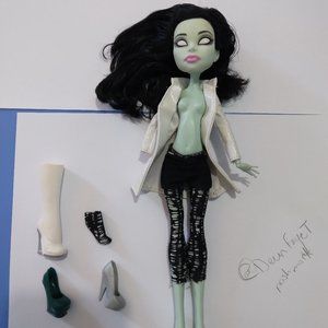 Monster High Scarah Screams I Heart Fashion Doll